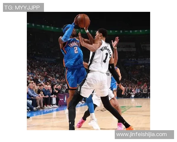 雷霆与马刺季后赛首战精彩对决回顾与分析